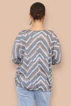 Load image into Gallery viewer, Made In Italy Fine Knit Zigzag Stripe Pattern Top
