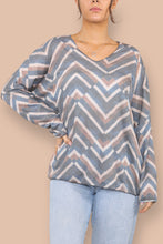 Load image into Gallery viewer, Made In Italy Fine Knit Zigzag Stripe Pattern Top
