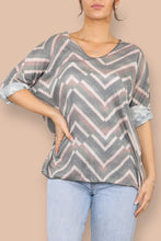 Load image into Gallery viewer, Made In Italy Fine Knit Zigzag Stripe Pattern Top
