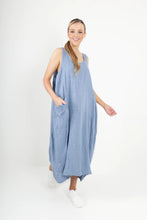 Load image into Gallery viewer, Made In Italy Scoop Neck Sleeveless Linen Dress
